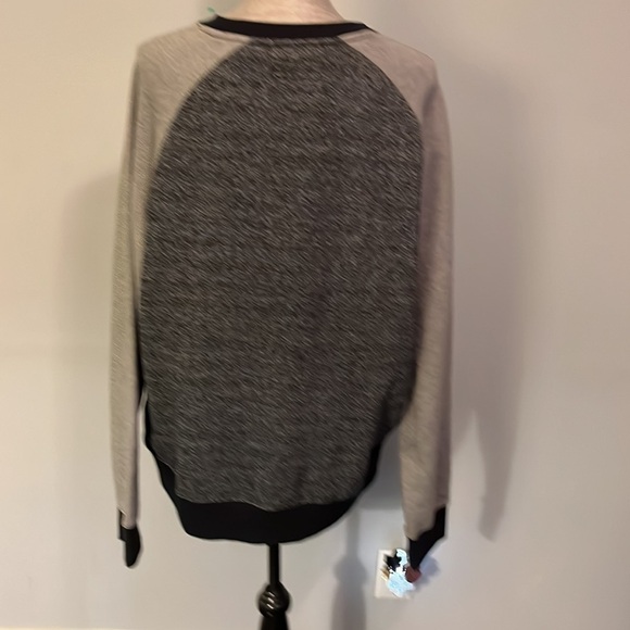 Marc Ecko Blk & Gray Sweater, Pocket in the front, Sherpa like lining  XL. - Picture 6 of 7
